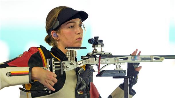 Gewehrschützinnen Janßen und Beer vergeben Chance auf Finale Anna Janßen fehlten zwei Ringe zum Einzug ins Olympia-Finale