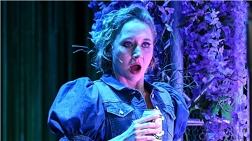Anna Maria Mühe bei einer Fotoprobe zur Theaterinszenierung „Stolz und Vorurteil *oder so“ der Komödie am Kurfürstendamm im Theater am Potsdamer Platz.