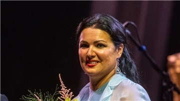 Anna Netrebko: „Ich bin weder Mitglied einer politischen Partei noch bin ich mit irgendeinem Führer Russlands verbunden.“