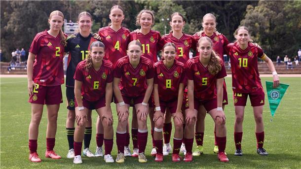 14-jährige Spielerin von A/O/B/H/Heeslingen steigt zur Nationalspielerin auf Anna Tobaben (hintere Reihe, Dritte von links) mit dem Team beim offiziellen Mannschaftsfoto.