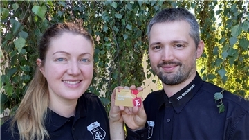 Anna und Daniel Steffen aus Bad Bederkesa setzen auf die Ehrenamtskarte: Beide sind beim TSV Bederkesa ehrenamtlich tätig. Durch die Ehrenamtskarte erhalten sie so manche Vergünstigung.