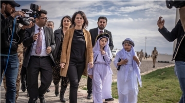 Annalena Baerbock besucht bei ihrer Reise die nordirakische Stadt Sindschar, dem Hauptsiedlungsgebiet der Jesiden. Der Islamische Staat (IS) gilt als verantwortlich für den Völkermord an den Jesiden nach 2014.