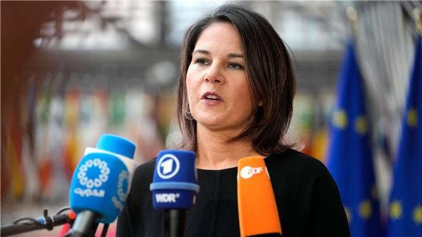 Baerbock: Brutale Unterdrückung im Iran geht weiter Annalena Baerbock ist zu einem Treffen der EU-Außenminister nach Brüssel gereist.