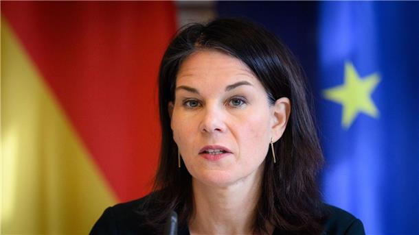 Baerbock: Westbalkanstaaten auf Weg in EU unterstützen Annalena Baerbock reist nach Montenegro und Bosnien-Herzegowina.