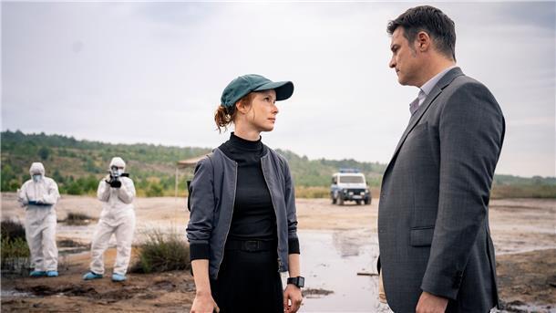 Serie „Lauchhammer - Tod in der Lausitz“ im Ersten Annalena Gottknecht (Odine Johne) und Maik Briegand (Misel Maticevic) in einer Szene von „Lauchhammer - Tod in der Lausitz“.
