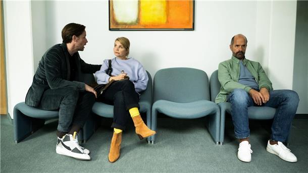 „Merz gegen Merz“: Das Geheimnis um die andere Anne Anne (Annette Frier) ist geschieden und hat einen Partner - dennoch bleibt ihr Ex Teil ihres Lebens.