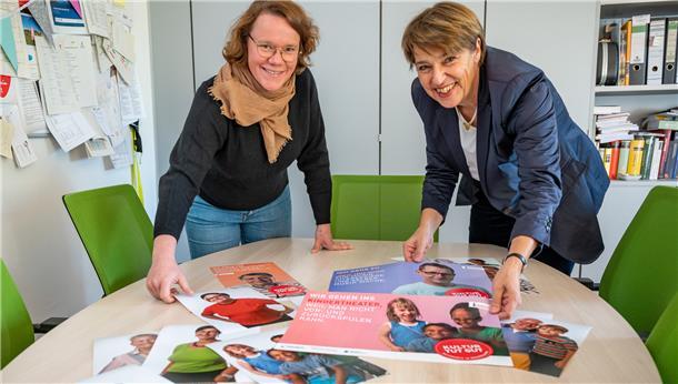 Annika Jaeger und Dorothee Starke vom Kulturamt wollen mit der Kampagne „Kultur tut gut“ die Menschen ermutigen, wieder Konzerte, Ausstellungen oder Aufführungen zu besuchen.