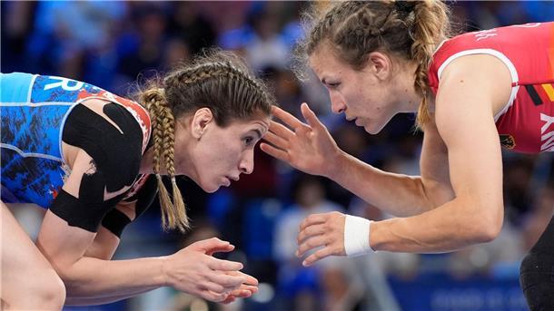 Annika Wendle (r.) ist eine von vier deutschen Ringerinnen bei den Spielen in Paris.