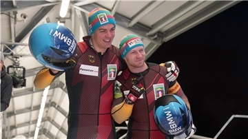 Anschieber Simon Wulff (l.) mit Pilot Francesco Friedrich.
