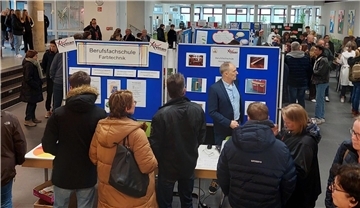 Ansturm beim Schulinfotag am Kivinan.
