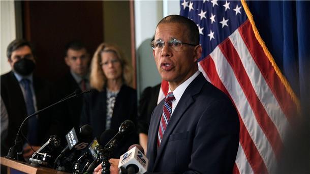US-Priester missbrauchten Hunderte Kinder sexuell  Anthony Brown, Generalstaatsanwalt von Maryland, kommentiert die Veröffentlichung des geschwärzten Berichts über sexuellen Kindesmissbrauch in der katholischen Erzdiözese Baltimore.
