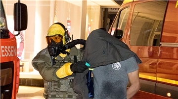 Anti-Terror-Ermittler bei der Festnahme des 32-jährigen Verdächtigen am 8. Januar.