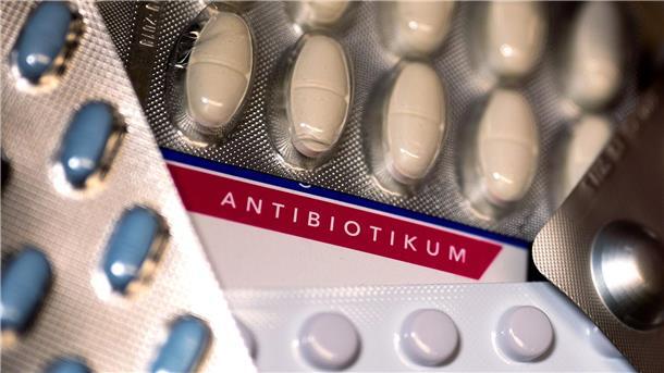 Knappe Antibiotika - ob Notmaßnahmen helfen ist offen Antibiotika werden beispielsweise bei potenziell lebensbedrohlichen bakteriellen Infektionen verschrieben.