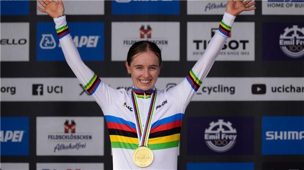 Knapper Sieg: Goldjunge Evenepoel ist Zeitfahr-Weltmeister Antonia Niedermaier freut sich über U23-Gold im Zeitfahren.
