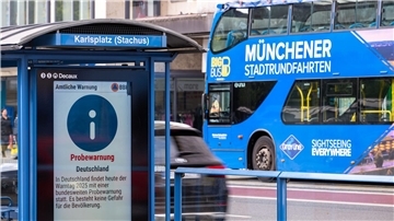 Anzeigetafeln sind Teil des sogenannten Warnmittel-Mix, der sicherstellen soll, dass möglichst jeder eine Warnung erhält.