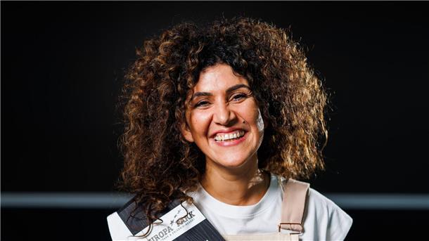 Berliner Architektin ist neue „Miss Germany“ Apameh Schönauer ist in Teheran geboren und mit sechs Jahren nach Deutschland gekommen.