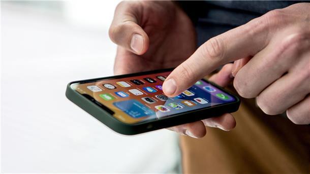 Apple verbessert Chats zwischen iPhone und Android-Telefonen Apple sperrte sich bisher dagegen, RCS zu unterstützen.