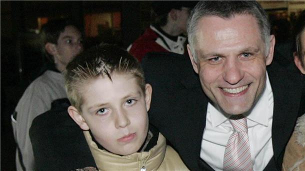 Leon Draisaitl neben Papa Peter.