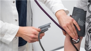 Arbeitgeber schlagen vor, beim Arztbesuch eine Gebühr von den Patienten zu verlangen. (Symbolbild)