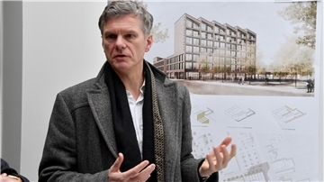 Architekt Jost Westphal mit seinem ausgezeichneten Entwurf im Jahr 2018. Umgesetzt werden die Pläne nun wohl nicht mehr.