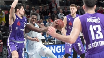Armani Moore ist der einzige Eisbären-Profi, der schon am 28. April 2019 beim letzten Spiel in der Bremer ÖVB-Arena dabei war.