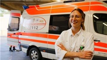 Assistenzärztin Jule arbeitet aktuell in der Notaufnahme der Helios Kliniken Schwerin.