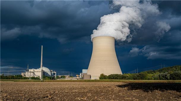 Atomkraftwerk Isar 2 in Essenbach. Bis Mitte April soll das Kraftwerk zur Verfügung stehen. Danach soll auch für Isar 2 endgültig Schluss sein.