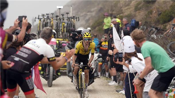 Attacke am Schotter-Monster: Simon Yates am Colle delle Finestre.