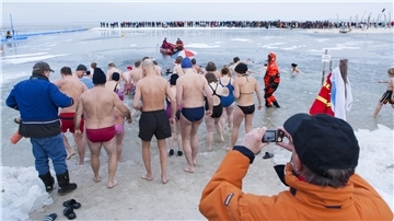 Neujahrsschwimmen in Butjadingen
