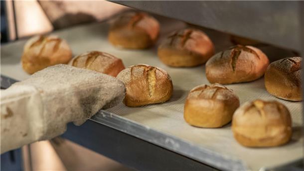 Auch am Reformationstag kann man in Bremerhaven und im Cuxland frische Brötchen kaufen.