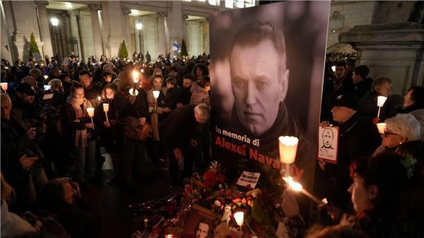 EU macht Putin für Nawalnys Tod verantwortlich Auch außerhalb Russlands gibt es zahlreiche Gedenkveranstaltungen für den verstorbenen russischen Oppositionellen Alexej Nawalny.