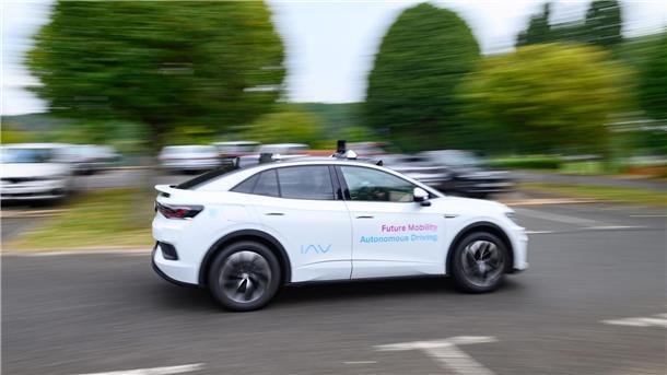 Produkthaftung soll auch für KI und Software-Fehler gelten Auch beim autonomen Fahren stellen sich Fragen der Produkthaftung. (Symbolbild)