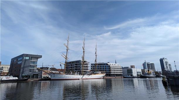 Milliarden-Geschäft Küstentourismus: Wer zahlt und wer profitiert am meisten? Auch Bremerhaven zieht viele Touristen an.