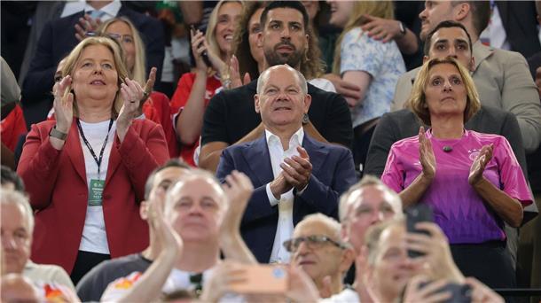 Auch Bundeskanzler Olaf Scholz (SPD) kommt zum EM-Finale ins Stadion.