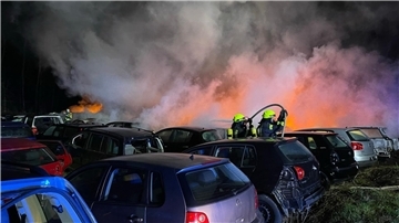 Auch der Brand bei einem Autoverwerter in Rotenburg soll auf das Konto der drei Verurteilten gehen.