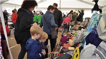 Auch der Fair- und Regionalmarkt an der Kaje (Bild aus dem Jahr 2019) dient der Sensibilisierung der Bevölkerung für Nachhaltigkeitsthemen.