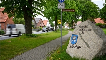 Auch die Ortsdurchfahrt von Debstedt – das Bild entstand im Bereich des Marktplatzes – soll saniert werden.