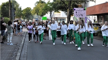 Auch die Tanzgruppen des SV Nordenham liefen beim Stadtfestumzug mit.