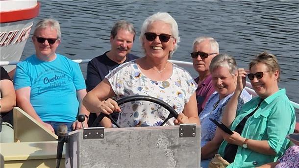 Selsinger Sozialverband besucht Friedrichstadt Auch eine Bootstour stand während des Tagesausflugs auf dem Programm.