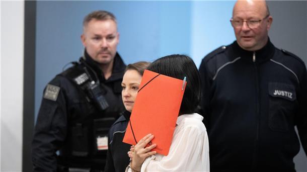 Spionage-Prozess gegen Ex-Mitarbeiter von AfD-Politiker Krah Auch eine Frau, die ehemalige Geliebte des Mitarbeiters, steht vor Gericht.
