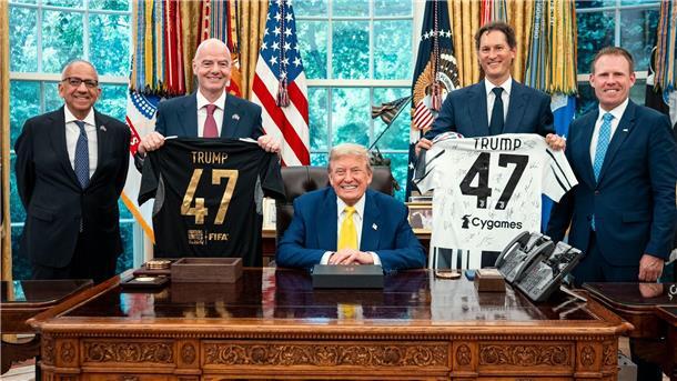 Auch FIFA-Präsident Gianni Infantino (Zweiter von links) posierte mit Trump.