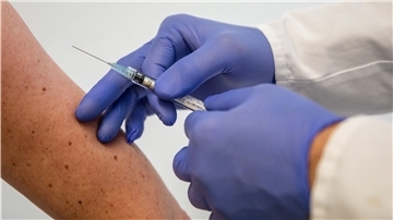 Auch gegen das Coronavirus wird in den Oberarm geimpft.