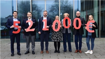 Auch im Jahr 2024 hat die Sparkasse Rotenburg Osterholz wieder eine beachtliche Fördersumme erzielt. Darüber freuenj sich die beiden Vorstände Thorben Prenntzell (von links) und Marko Putaro, Dr. Ulf Martens (Geschäftsführer der Jugendstiftung der Kreissparkasse Osterholz) sowie Melanie Müller, Ellen Bade, Marco Witz und Tina Jörns (Kommunikation).