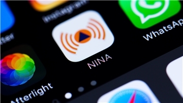 Auch im Landkreis Cuxhaven: Die Notfall-Informations- und Nachrichten-APP "Nina" des Bundesamts für Bevölkerungsschutz und Katastrophenhilfe auf dem Smartphone-Display funktionierte nicht einwandfrei.
