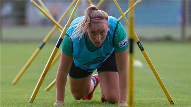 „Es ist alles noch viel professioneller geworden“ Auch im Trainingsparcours behält Cindy König den Durchblick. Die 26-Jährige spielt seit zwölf Jahre für Werder Bremen.