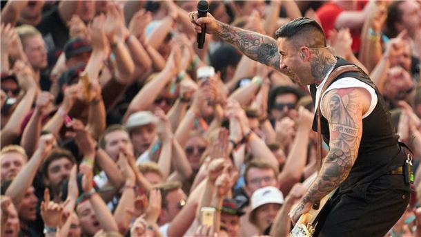 Auch in diesem Jahr rocken Sammy Amara und seine Broilers wieder die Bühne beim Festival „Rock am Ring“.