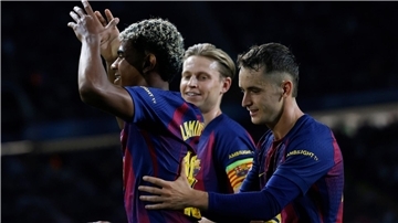 Auch Lamine Yamal (links) traf für Barcelona