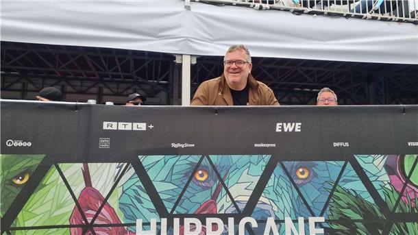 Hurricane-Liveticker: Ein Wahnsinns-Festival geht zu Ende Auch Moderator Elton ist dabei.