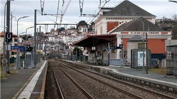 Auch morgen gehen wieder viele Menschen aus Frankreich auf die Straße. Viele Züge bleiben deshalb im Depot.