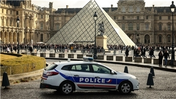 Louvre-Raub: Zwei Täter gefasst – Hoffnung auf Antworten Auch nach der Festnahme von zwei Verdächtigen fehlt noch immer die Beute des spektakulären Kunstraubs im Pariser Louvre.